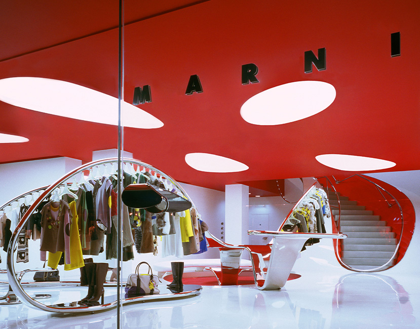 marni-retail-interior-sculptural-staircase-red-ceiling
